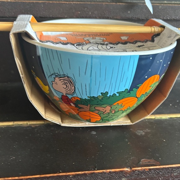 Peanuts Its The Great Pumpkin Charlie Brown noodle bowl with Chopsticks - Picture 1 of 4